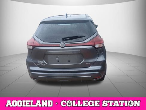 Used 2023 Nissan Kicks SR w/ SR Premium Package FWD image 3