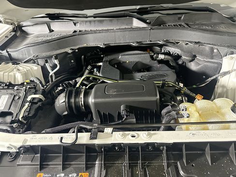 Used 2020 Ford Explorer XLT w/ Equipment Group 202A image 35