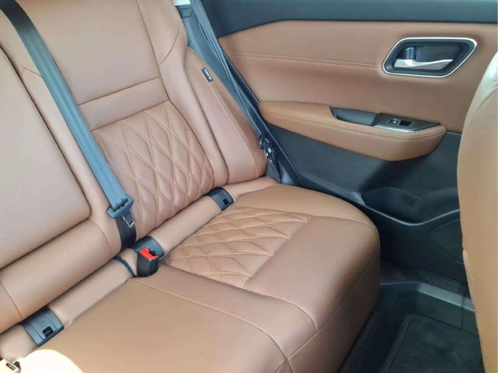 Certified 2025 Nissan Rogue Platinum FWD image 18