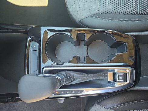 Used 2025 Chevrolet Trax LT w/ LT Convenience Package image 29