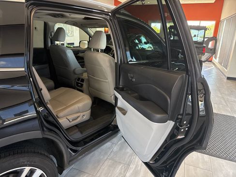 Used 2018 Honda Pilot Elite image 41