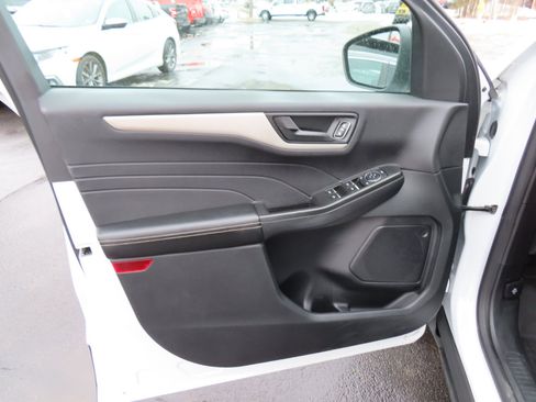 Used 2022 Ford Escape SE w/ Convenience Package image 16