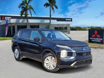 New 2025 Mitsubishi Outlander ES