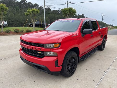 Used 2020 Chevrolet Silverado 1500 Custom w/ Custom Value Package image 3