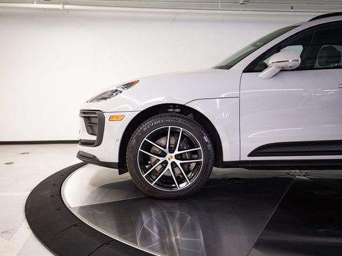 Certified 2023 Porsche Macan AWD/4WD image 11