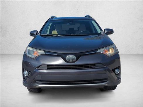 Used 2018 Toyota RAV4 XLE image 2