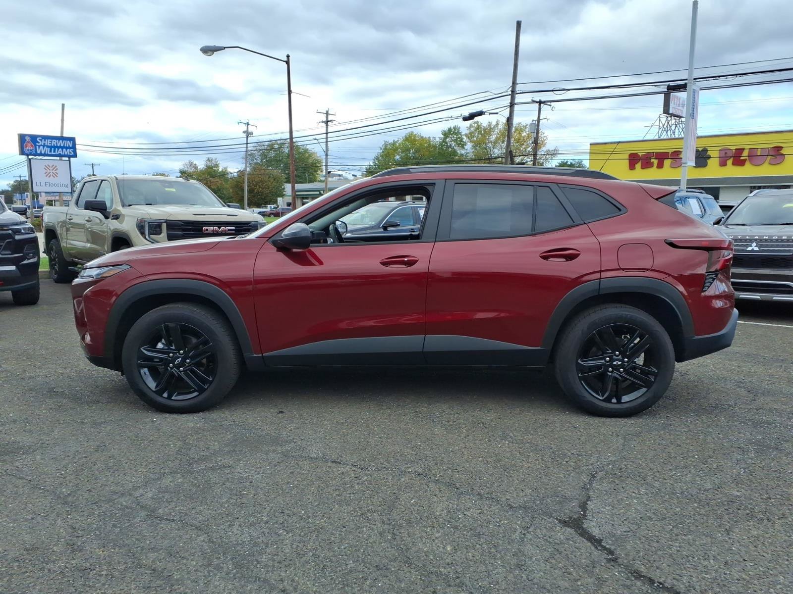 Used 2024 Chevrolet Trax ACTIV w/ Sunroof Package FWD image 7