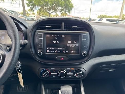 Used 2025 Kia Soul LX w/ LX Technology Package FWD image 26