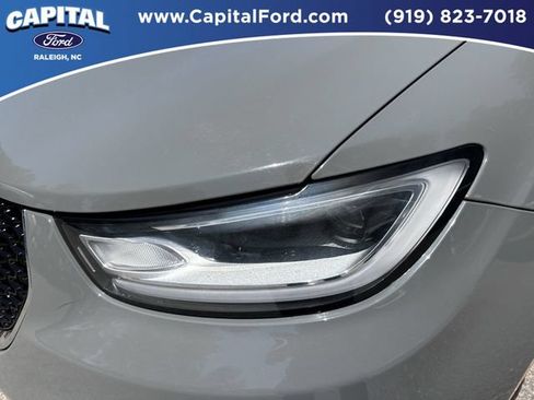 Used 2023 Chrysler Pacifica Touring-L FWD image 11