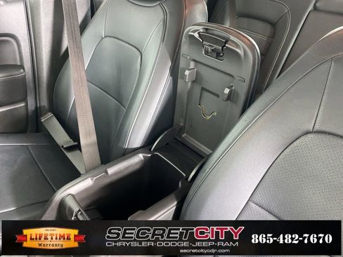 Used 2022 GMC Canyon Denali image 24