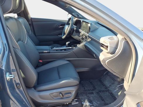 Used 2025 Toyota Crown Signia image 14