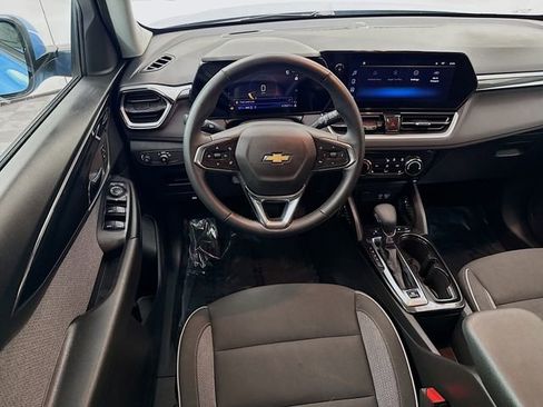 Used 2024 Chevrolet TrailBlazer LT w/ LT Cold Weather Package AWD/4WD image 21