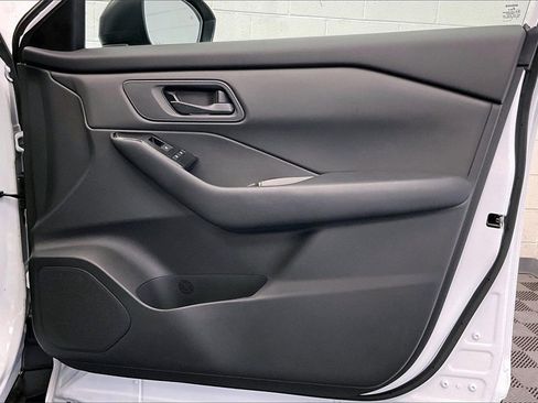 Certified 2025 Nissan Rogue S image 23