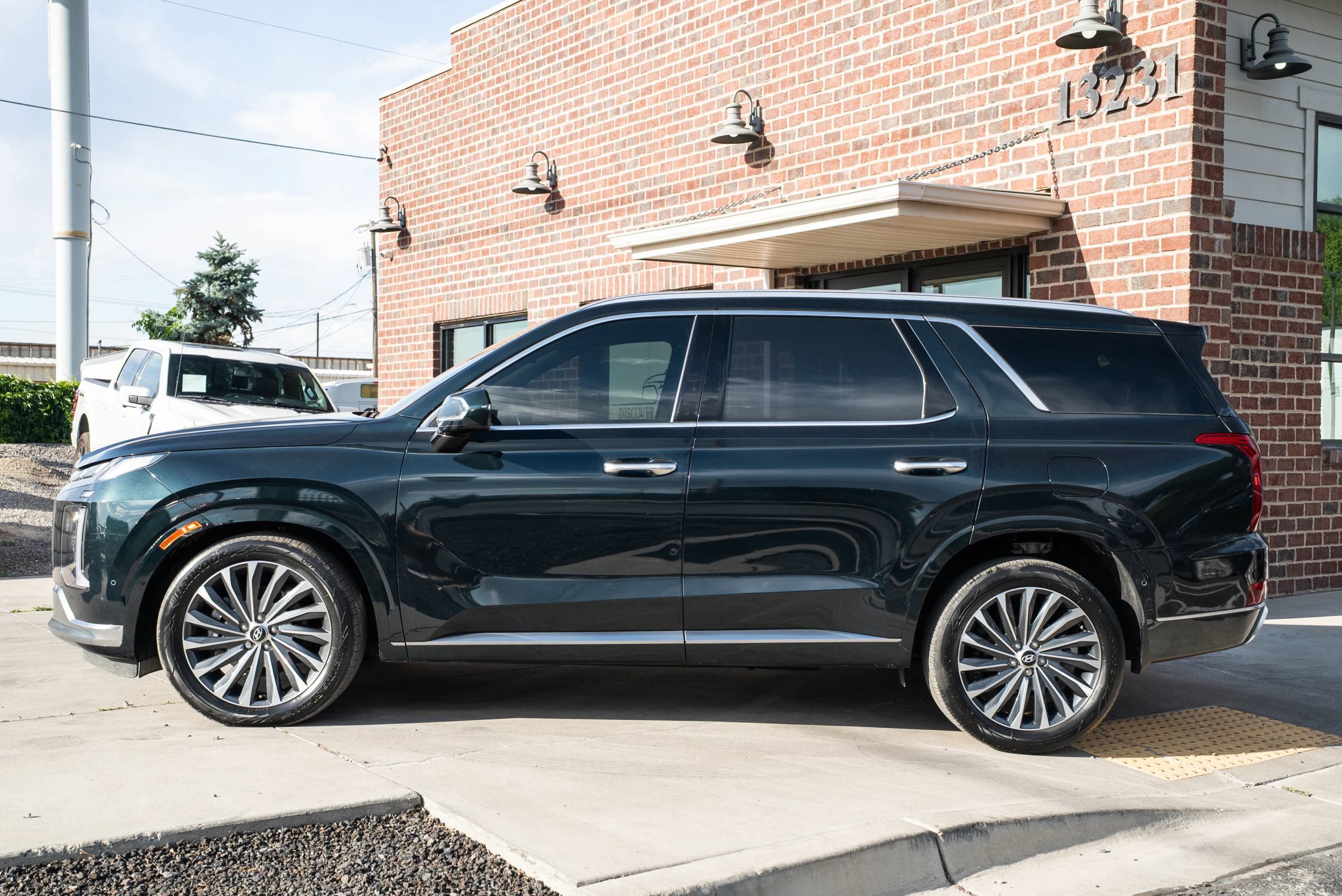 Used 2023 Hyundai Palisade Calligraphy w/ Cargo Package AWD/4WD image 3