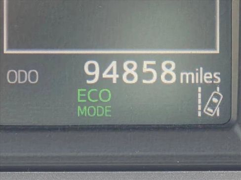 Used 2018 Toyota RAV4 LE FWD image 5