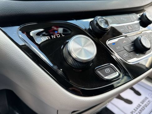 Used 2018 Chrysler Pacifica Touring-L FWD image 20