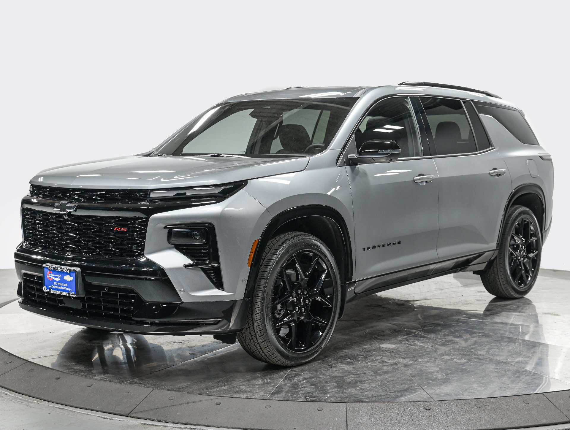 Used 2026 Chevrolet Traverse RS FWD image 1