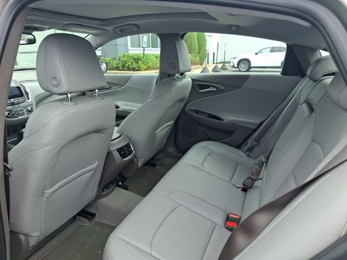 Used 2017 Chevrolet Malibu Hybrid w/ Leather Package FWD image 4
