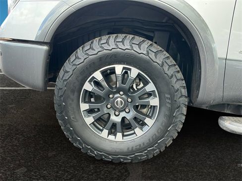 Used 2019 Nissan Titan PRO-4X w/ Pro-4x Convenience Package image 11