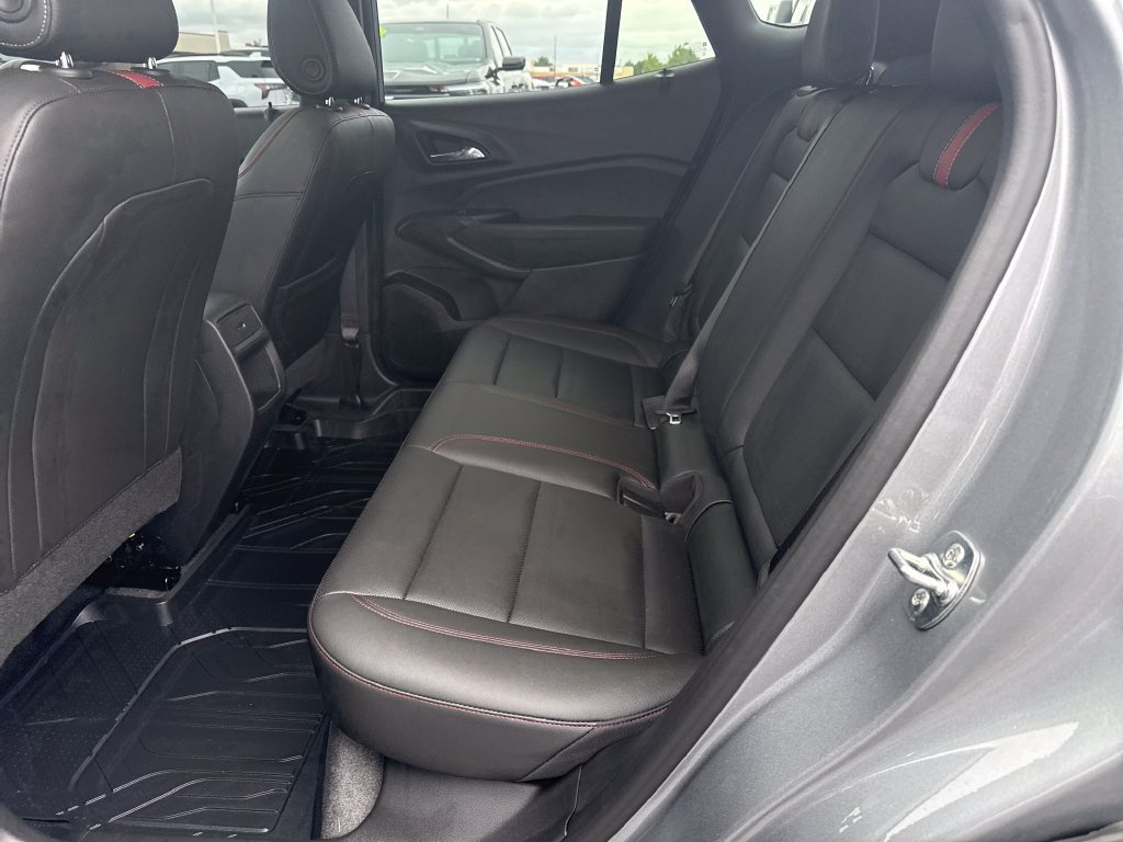Used 2026 Chevrolet Trax RS w/ Sunroof Package FWD image 29