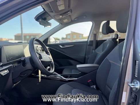 Used 2023 Kia Niro LX image 6