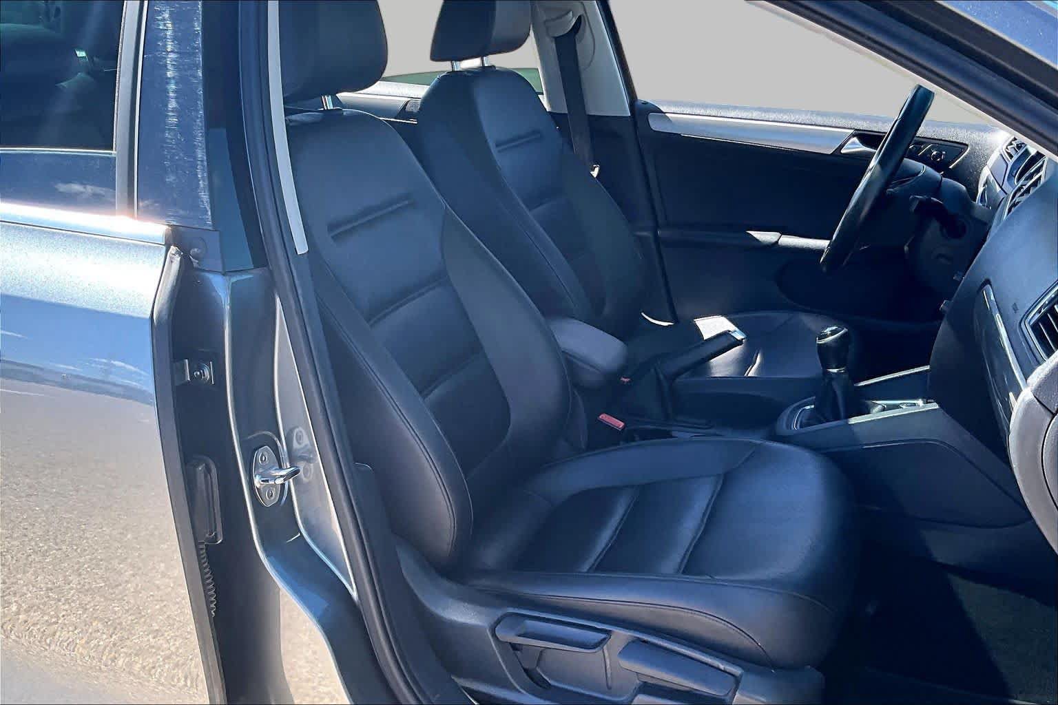 Used 2017 Volkswagen Jetta SE FWD image 9