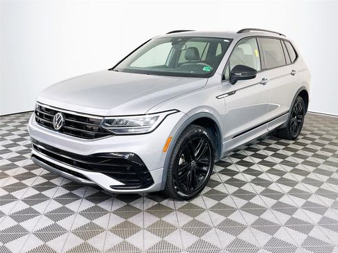 Used 2022 Volkswagen Tiguan SE R-Line AWD/4WD image 3