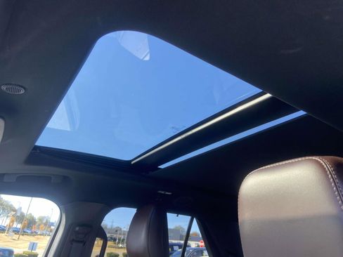 Used 2020 Ford Explorer Platinum w/ Premium Technology Package image 20