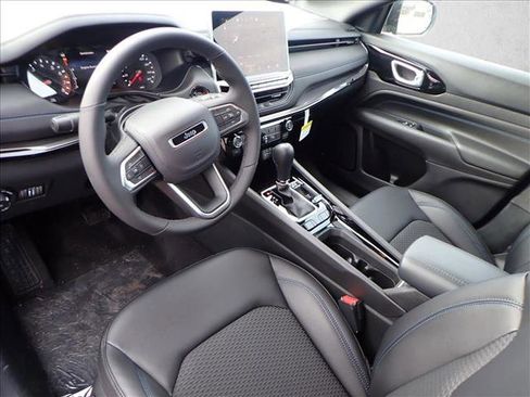 New 2026 Jeep Compass Latitude image 10