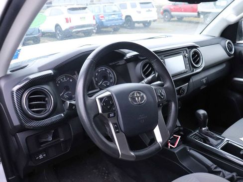 Used 2017 Toyota Tacoma SR5 w/ Tow Package image 10