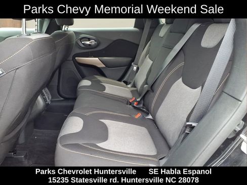 Used 2017 Jeep Cherokee Sport FWD image 16