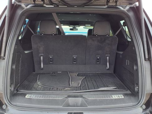 Used 2021 Chevrolet Suburban RST AWD/4WD image 9