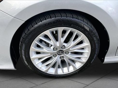 Certified 2018 Toyota Camry XLE FWD image 11