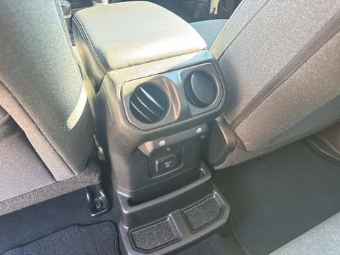 Used 2024 Jeep Wrangler Unlimited Sahara image 19