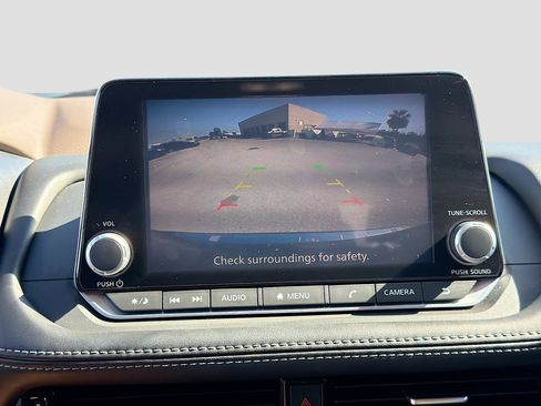 Used 2022 Nissan Rogue SV image 27