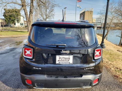 Used 2016 Jeep Renegade Limited image 4