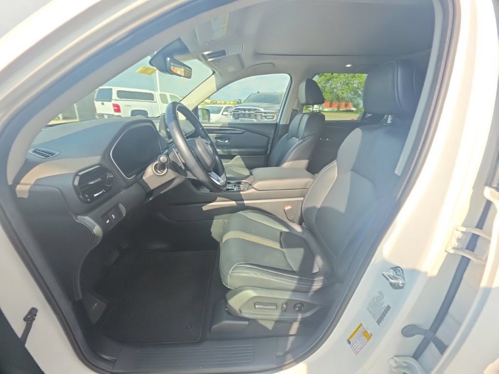 Certified 2025 Honda Pilot Touring image 14