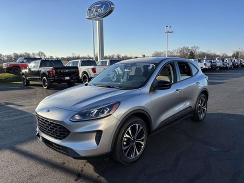 Certified 2022 Ford Escape SE w/ SE Sport Appearance Package image 4