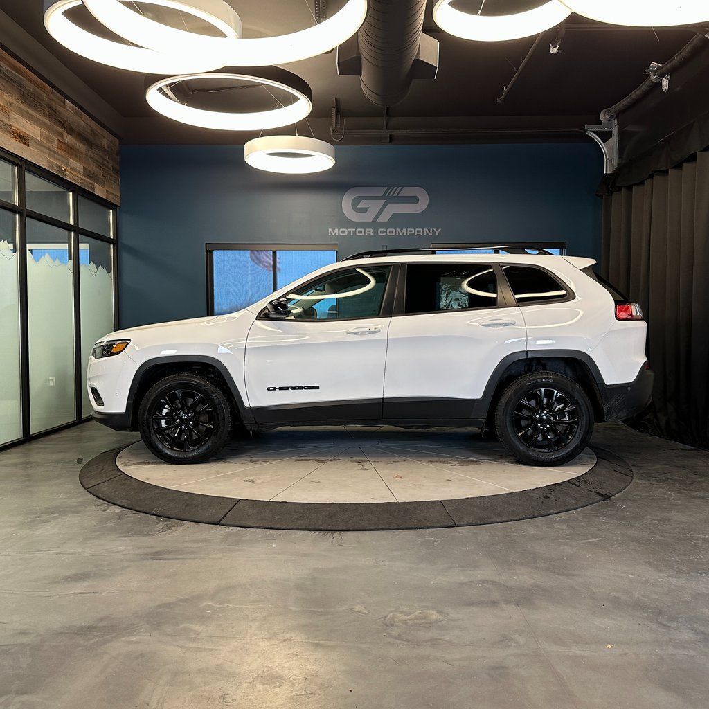 Used 2023 Jeep Cherokee Altitude Lux AWD/4WD image 6