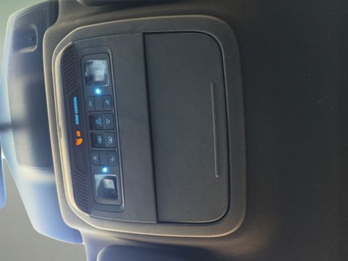 Used 2020 Ford Explorer XLT w/ Equipment Group 202A AWD/4WD image 13
