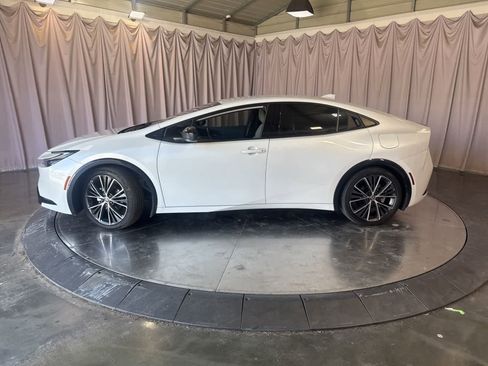 Used 2025 Toyota Prius XLE FWD image 8