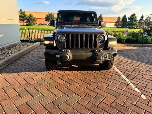 Used 2020 Jeep Wrangler Unlimited Sahara AWD/4WD image 2