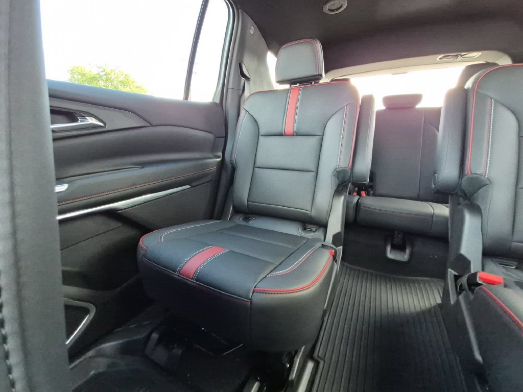 New 2027 Chevrolet Traverse RS w/ LPO, Floor Liner Package FWD image 4