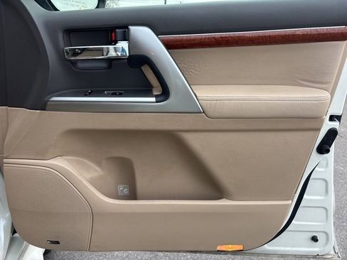 Used 2015 Toyota Land Cruiser image 10