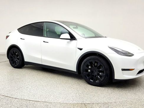 Used 2023 Tesla Model Y Long Range image 3