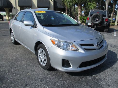 Used 2011 Toyota Corolla LE image 2