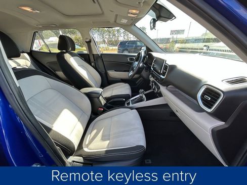 Used 2024 Hyundai Venue SEL image 23