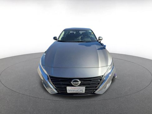 Used 2025 Nissan Altima 2.5 SV image 2