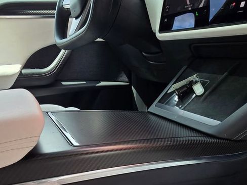 Used 2022 Tesla Model X Plaid image 30