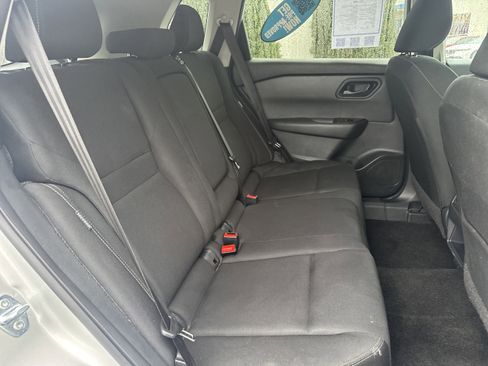 Used 2024 Nissan Rogue S FWD image 11